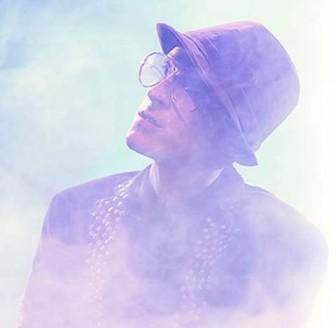 تو دوری و دستای من